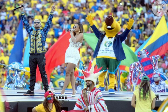 Após a apresentação, Anitta garantiu que cantar no Maracanã é uma emoção sem igual