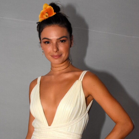 Isis Valverde mantém cuidados com corpo após nascimento do filho