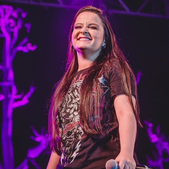 Fãs de Maiara invadem banheiro de hotel da cantora nesta segunda-feira, dia 08 de julho de 2019