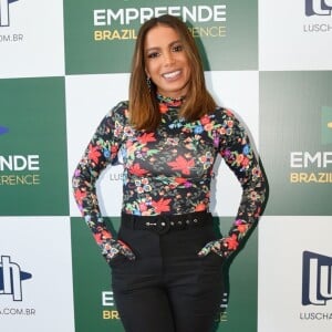 Anitta está na Colômbia a trabalho e exaltou a beleza do país