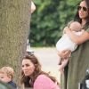 Meghan Markle e Kate Middleton foram vistas cuidando juntas dos herdeiros reais nesta quarta-feira, dia 10 de julho de 2019