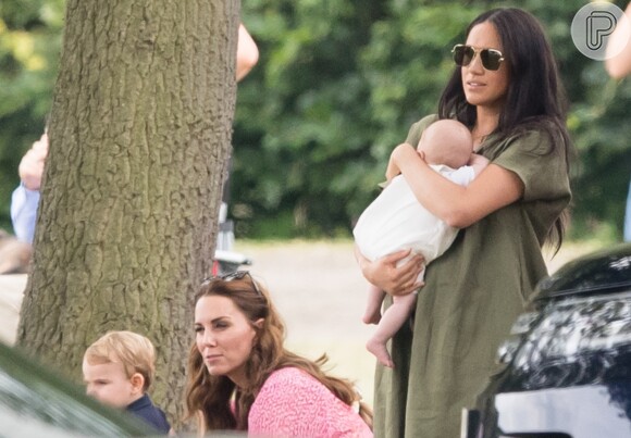 Meghan Markle e Kate Middleton foram vistas cuidando juntas dos herdeiros reais nesta quarta-feira, dia 10 de julho de 2019