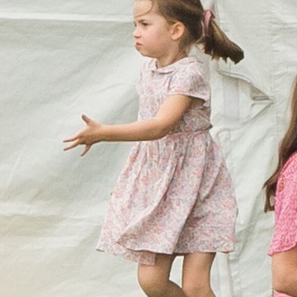 Princesa Charlotte se diverte em passeio com os irmãos nesta quarta-feira, dia 10 de julho de 2019