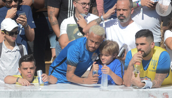 Neymar levou o filho, Davi Lucca, para acompanhar o campeonato 'Neymar Jr's Five' neste sábado, 13 de julho de 2019