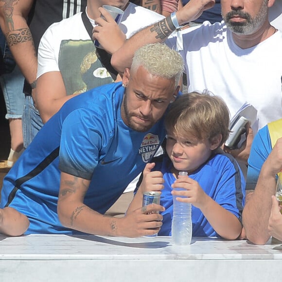 Neymar levou o filho, Davi Lucca, para acompanhar o campeonato 'Neymar Jr's Five' neste sábado, 13 de julho de 2019