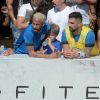 Neymar foi clicado com filho durante evento em instituto que leva seu nome