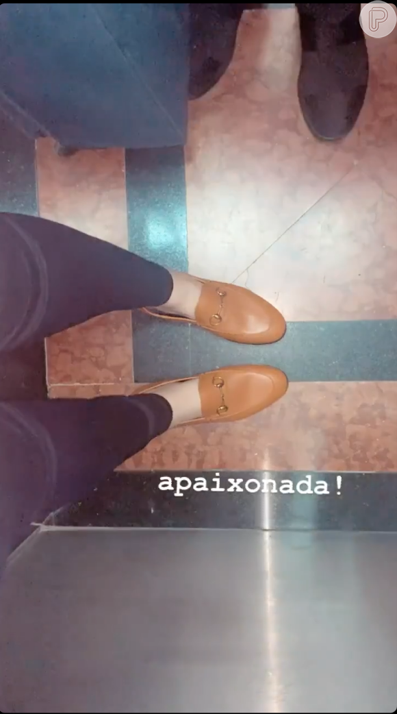 Marilia Mendonça mostra detalhe de sapato