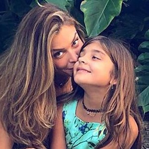 Grazi Massafera afirmou após ver a filha, Sofia, de 7 anos, fazendo vídeo em celular: 'Achei até que estava pegando pesado, mas era necessário'