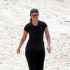 Para manter a boa forma, Patricia Poeta costuma se exercitar na praia
