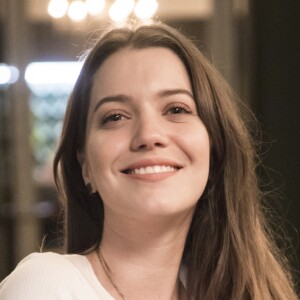 Fabiana (Nathalia Dill) volta a falar com Vivi (Paolla Oliveira) na novela 'A Dona do Pedaço'