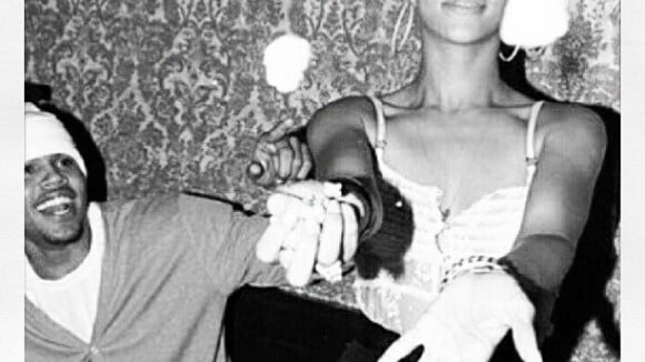 Rihanna posta foto antiga de aniversário ao lado de Chris Brown: 'Estou velha'