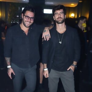 Marcos Pitombo e o fotógrafo Beto Gatti prestigiam show de Marcella Fogaça no 'Dözen Art Bar' no Leblon, na noite desta quarta-feira, 24 de julho de 2019