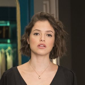 Na novela 'A Dona do Pedaço', Josiane (Agatha Moreira), sem escolha, aceita vender a 'Bolos da Paz' pela metade do preço para Fabiana (Nathalia Dill)