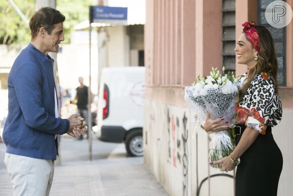 Régis (Reynaldo Gianecchini) diz para Maria da Paz (Juliana Paes) que ama ela na novela 'A Dona do Pedaço'