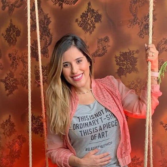 'Não está fácil. Estou tendo só o cuidado com uma criança, um bebê que acabou de nascer. Estou tentando respeitar o tempo do meu filho', disse Camilla Camargo