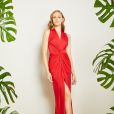 Vestido de festa online: em vermelho, com drapeado estratégico, da Skazi, R$ 1.343,90