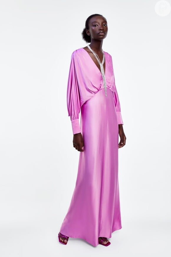 Vestido de festa online: com efeito acetinado, da Zara, R$ 529,00