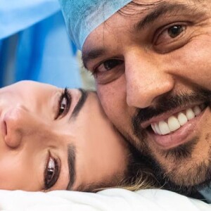 Marido de Patricia Abravanel, Fabio Faria já havia demonstrando estar satisfeito com três filho, Pedro, Jane e Senor