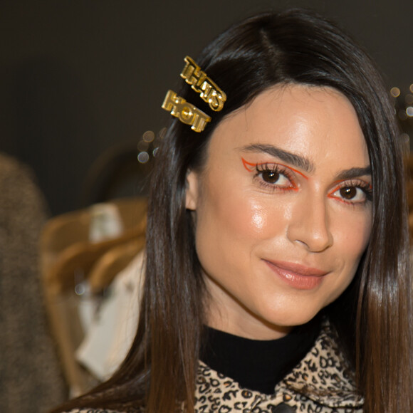 Thaila Ayala aposta em presilhas em evento de moda nesta quarta-feira, dia 07 de agosto de 2019