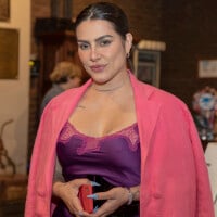 Slip dress e blazer pink: Cleo escolhe look sexy para aniversário de Preta Gil