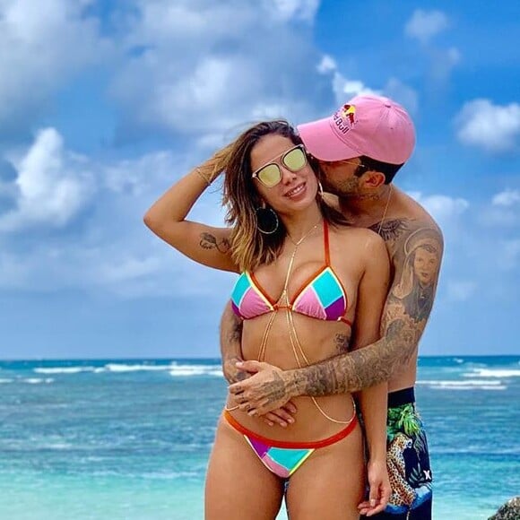 Anitta e Pedro Scooby viajaram juntos pela Europa