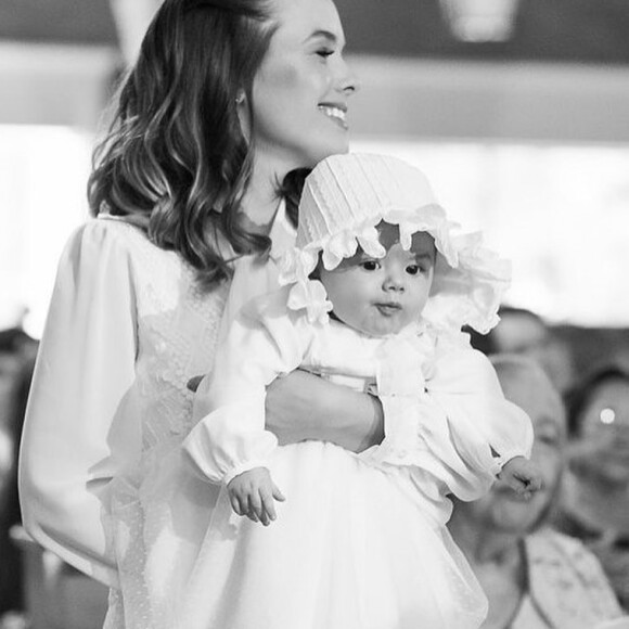 Thaeme Mariôto publicou foto com a filha