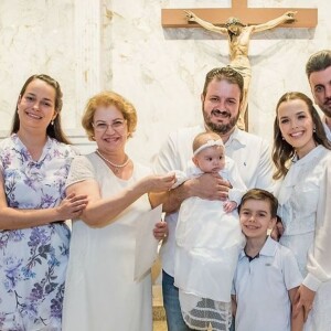 Batizado da filha de Thaeme Mariôto reuniu familiares e amigos