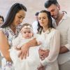 Thaeme Mariôto ficou emocionada com o batizado da filha