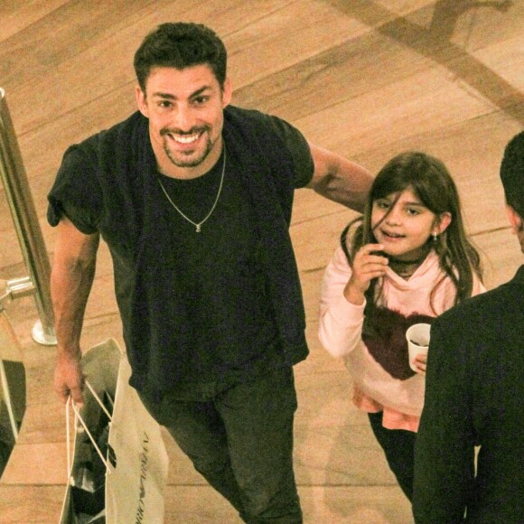 Filha de Cauã Reymond, Sofia, de 7 anos, elogiou o pai em inglês