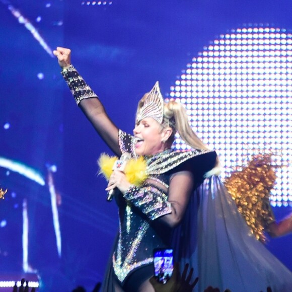 Xuxa lembrou sucessos como 'Lua de Cristal' em show