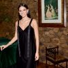 Bruna Marquezine usou slip dress Off-White avaliado em R$ 2,2 mil