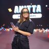 Anitta usou um macacão utilitário para a coletiva de imprensa de seu programa