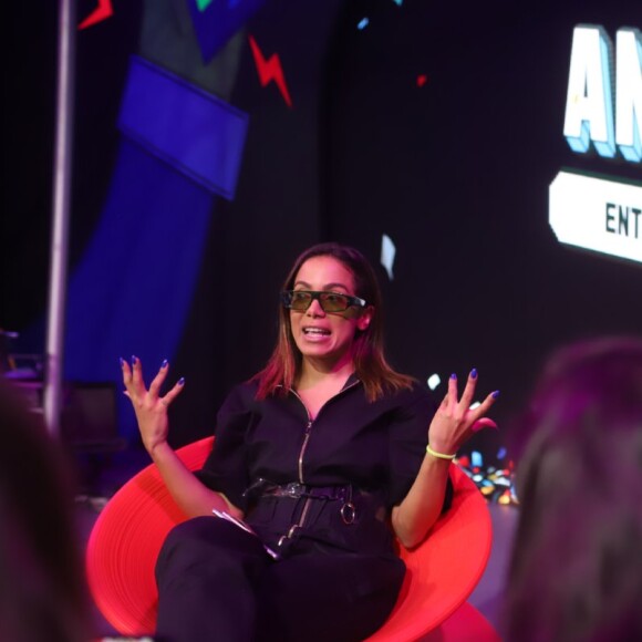 Anitta recebeu a imprensa na coletiva de seu novo programa, 'Anitta Entrou no Grupo'