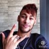 Neymar também tem uma tatuagem no dedo