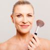 Maquiagem para pele madura: iluminador e sombras brilhosas não são proibidas, mas exigem cuidado redobrado