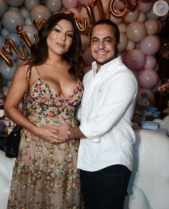 Mulher de Thammy Miranda está com 5 meses de gravidez em vídeo nesta sexta-feira, dia 23 de agosto de 2019