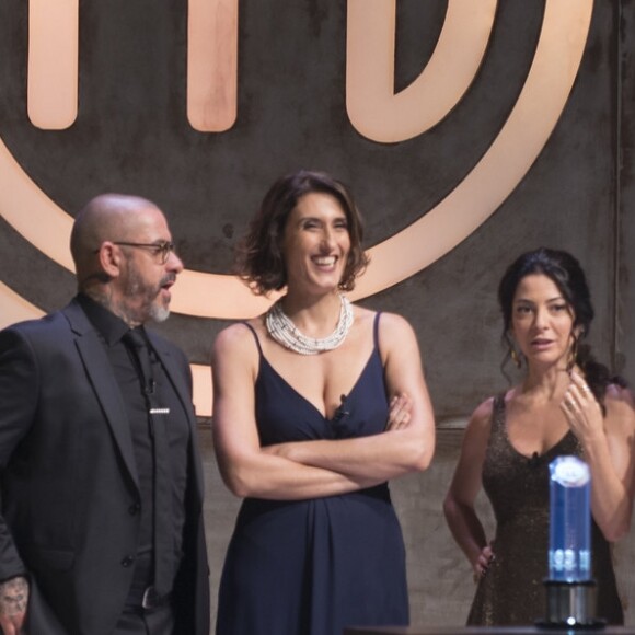 Vestido de Paola Carosella na gravação da final com Rodrigo e Lorena também foi elogiado