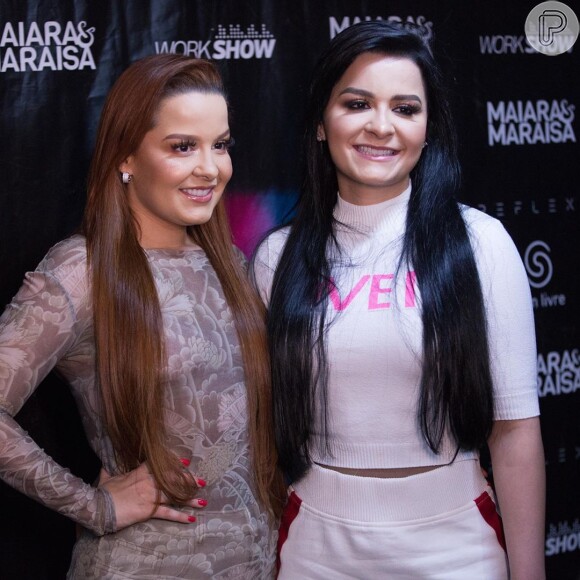 Maiara e Maraísa exibiram o visual mais magro, após perderem 18 kg juntas, em bastidor de show