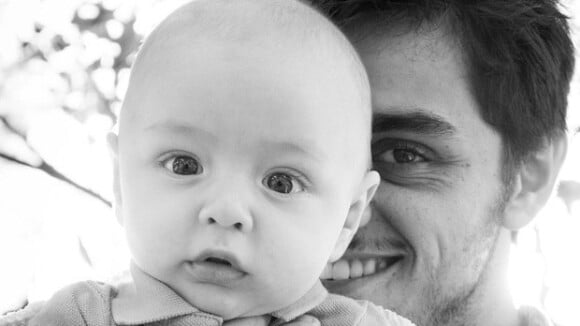 Primeiro dos irmãos a ser pai, Felipe Simas exalta boa fase: 'Tudo maravilhoso'