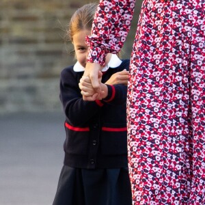 Filha de Kate Middleton e Príncipe William, Charlotte se esconde em 1ª dia na escola nesta quinta-feira, dia 05 de setembro de 2019