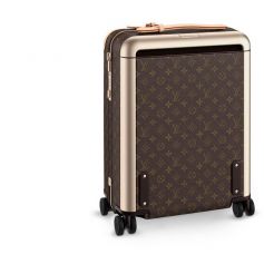 Bruna Marquezine usa mala de marca para dia em aeroporto nesta quinta-feira, dia 05 de setembro de 2019