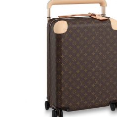 Bruna Marquezine aposta em mala de mão da Louis Vuitton para dia em aeroporto nesta quinta-feira, dia 05 de setembro de 2019