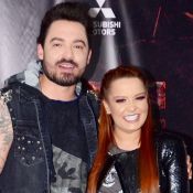 Maiara usa vestido decotado e o namorado, Fernando, aconselha: 'Vai com calma'