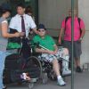 Tiago Abravanel desembarcou no Rio de cadeira de rodas