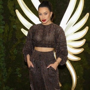 Flávia Pavanelli apostou em conjunto de tricô e brilho