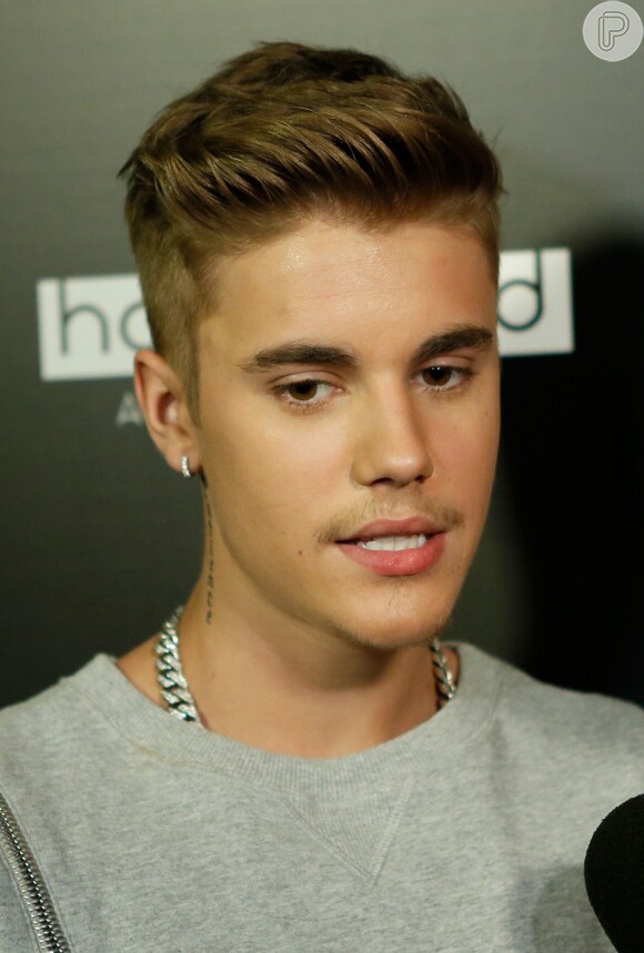 A primeira visita dos policias à casa de Justin Bieber aconteceu por volta das 23h da terça-feira (14)