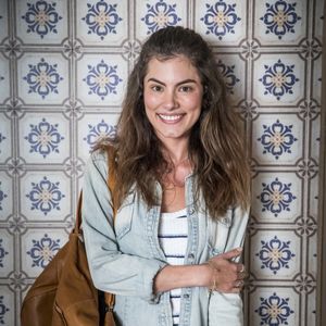 Bruna Hamú falou sobre as especulações de que a sua personagem em 'A Dona do Pedaço' é filha de Maria da Paz (Juliana Paes)