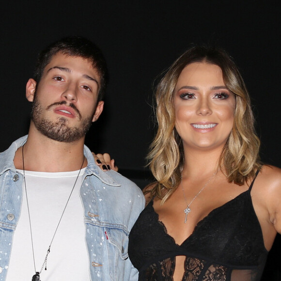 Filho de Carol Dantas e Vinícius Martinez, Valentin nasceu neste sábado, 14 de setembro de 2019, em São Paulo