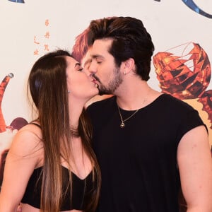 Jade Magalhães exibiu aliança após pedido de casamento de Luan Santana