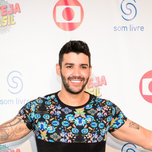 Gusttavo Lima não escondeu sua insatisfação diante das grades que separavam o público